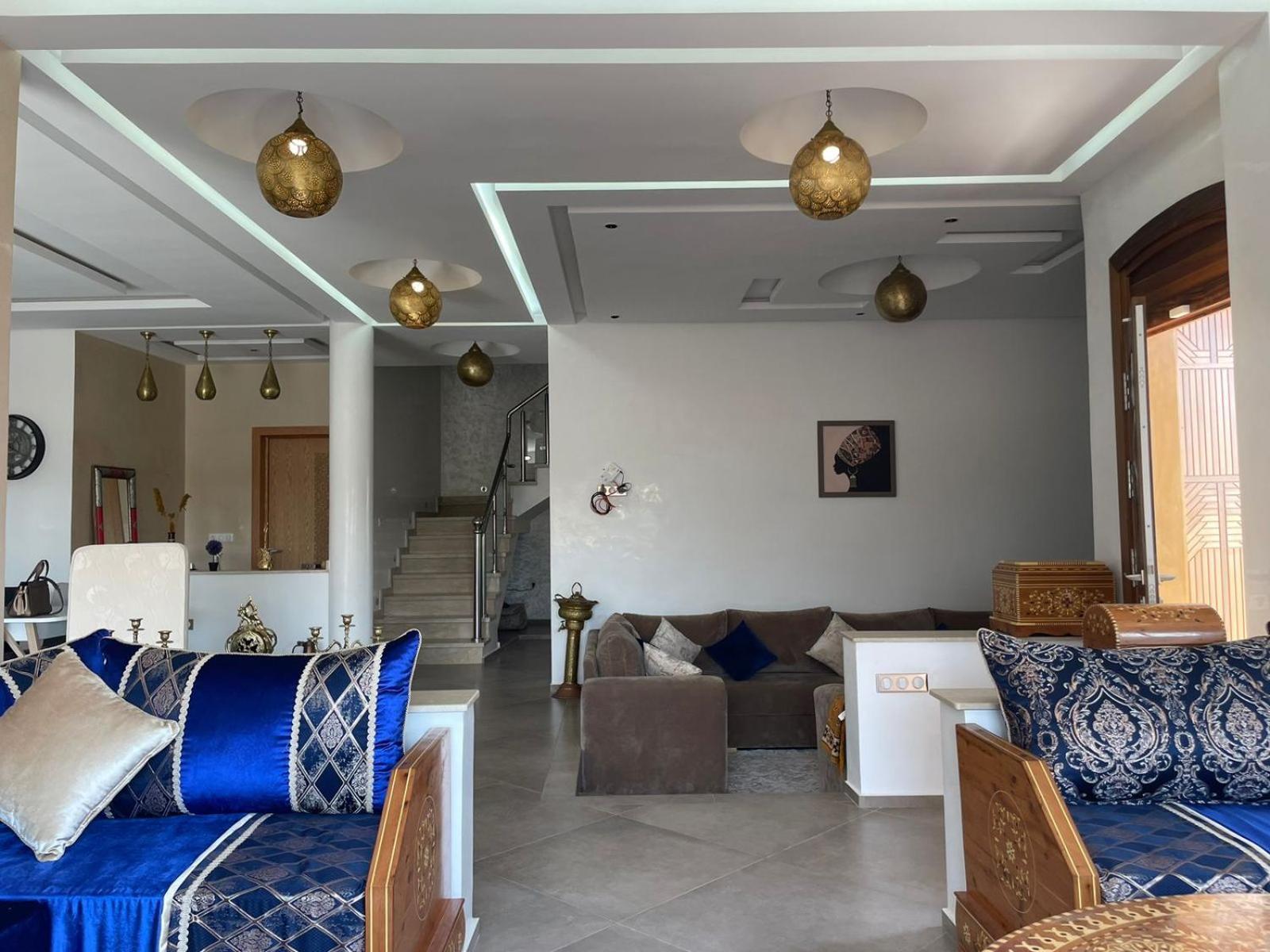 Moderne A 5 Min De La Avec Jardin Et 3 Salons Villa