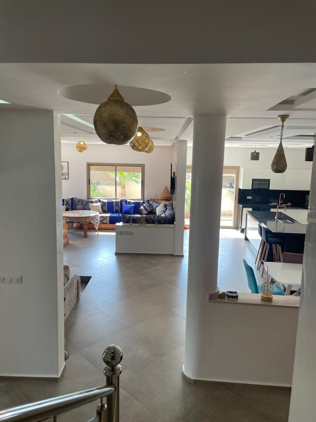 Moderne A 5 Min De La Avec Jardin Et 3 Salons Villa *