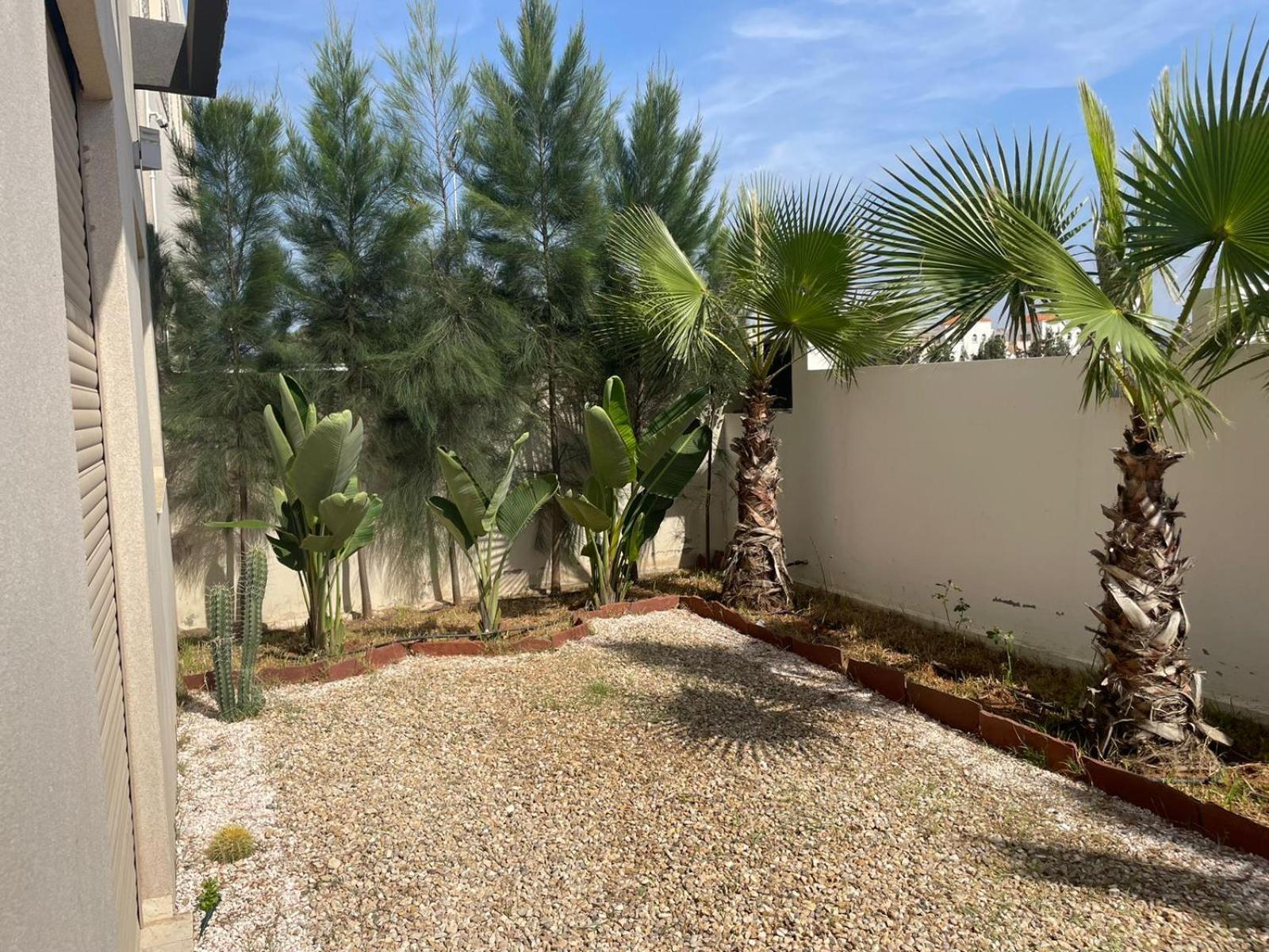 Moderne A 5 Min De La Avec Jardin Et 3 Salons Villa